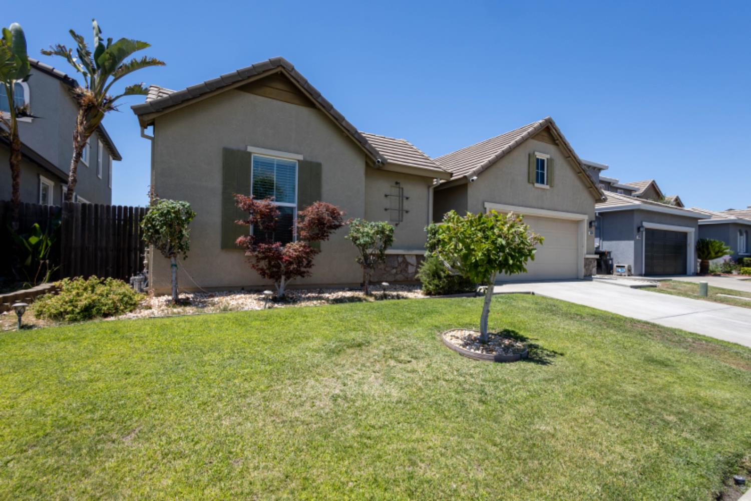 Detail Gallery Image 2 of 34 For 8328 Dandelion Dr, Elk Grove,  CA 95624 - 4 Beds | 2 Baths
