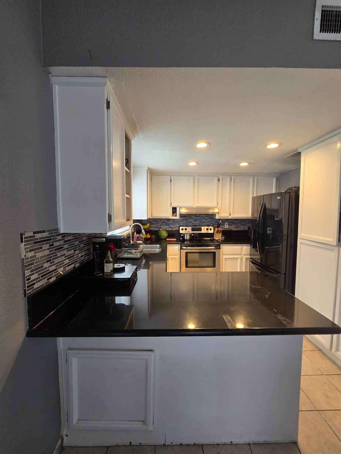 Detail Gallery Image 12 of 39 For 4631 Country Scene Way, Sacramento,  CA 95823 - 3 Beds | 2 Baths