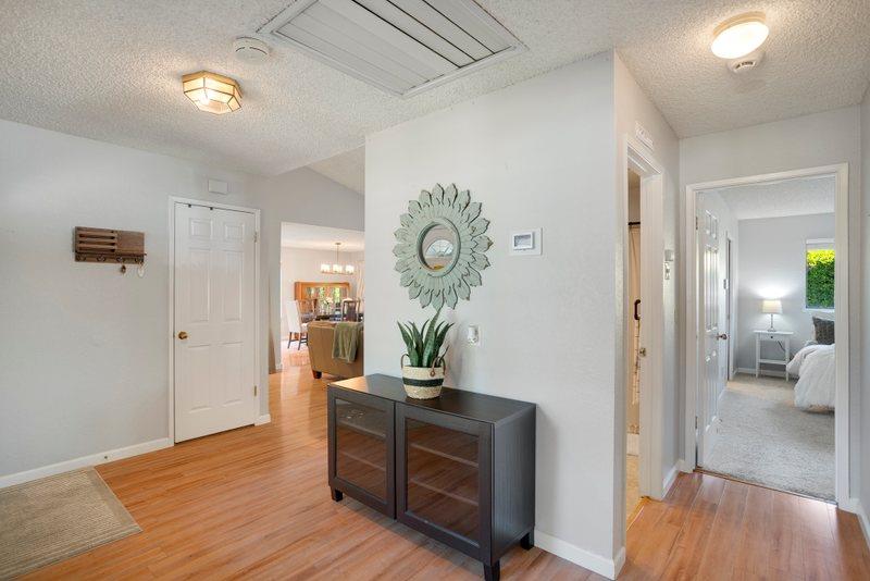 Detail Gallery Image 5 of 33 For 8216 Oakenshaw Way, Orangevale,  CA 95662 - 3 Beds | 2 Baths