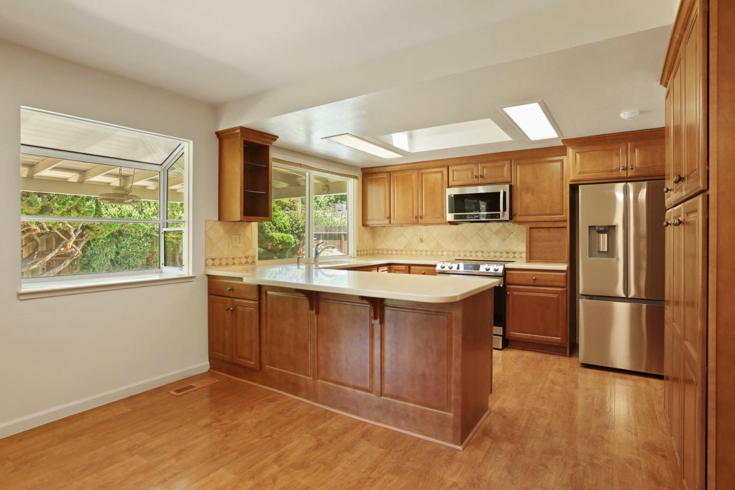 Detail Gallery Image 16 of 66 For 241 Charlemagne Way, Modesto,  CA 95350 - 4 Beds | 2 Baths