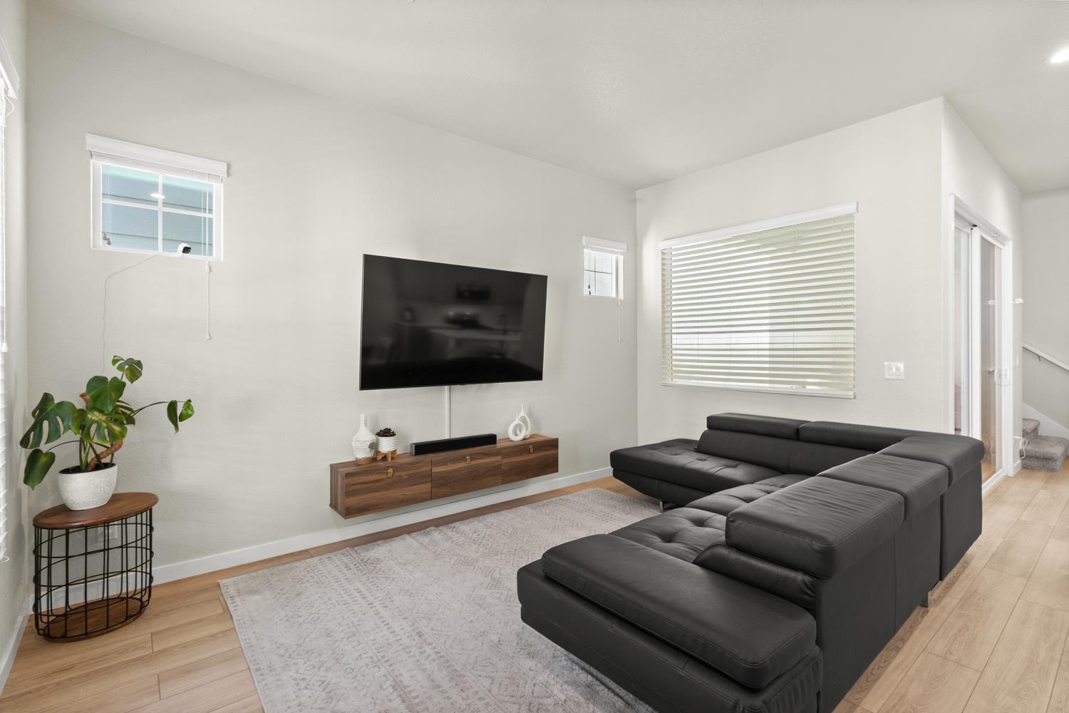 Detail Gallery Image 6 of 28 For 3286 Owl Ct, West Sacramento,  CA 95691 - 3 Beds | 2/1 Baths