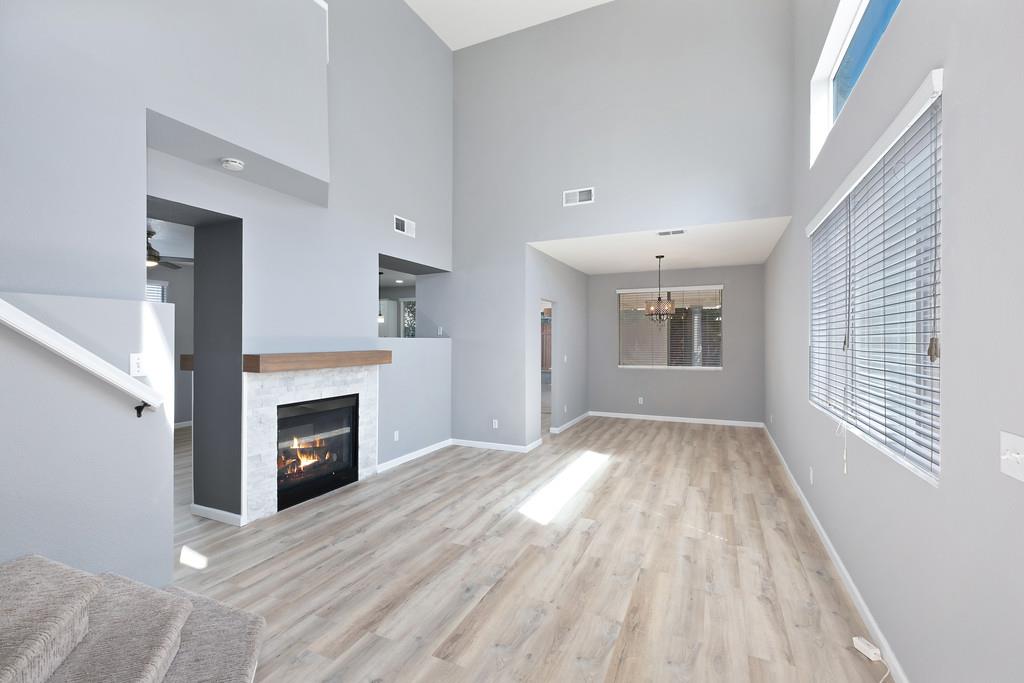 Detail Gallery Image 15 of 47 For 5512 Deepdale Way, Elk Grove,  CA 95758 - 4 Beds | 2/1 Baths