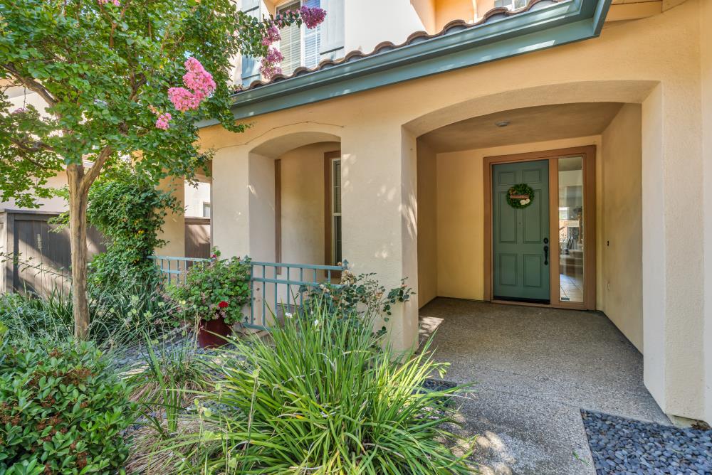Detail Gallery Image 4 of 60 For 200 Orrington Cir, Sacramento,  CA 95835 - 4 Beds | 3/1 Baths