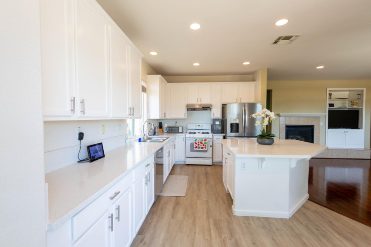 Detail Gallery Image 21 of 34 For 8328 Dandelion Dr, Elk Grove,  CA 95624 - 4 Beds | 2 Baths