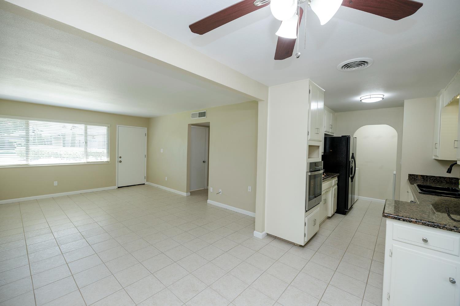 Detail Gallery Image 6 of 26 For 215 Floyd Ave #7,  Modesto,  CA 95350 - 1 Beds | 1 Baths