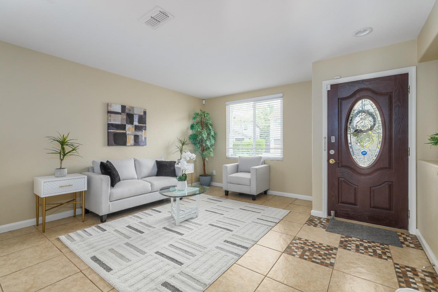 Detail Gallery Image 7 of 44 For 3355 Calla Lily Way, Sacramento,  CA 95833 - 5 Beds | 2/1 Baths