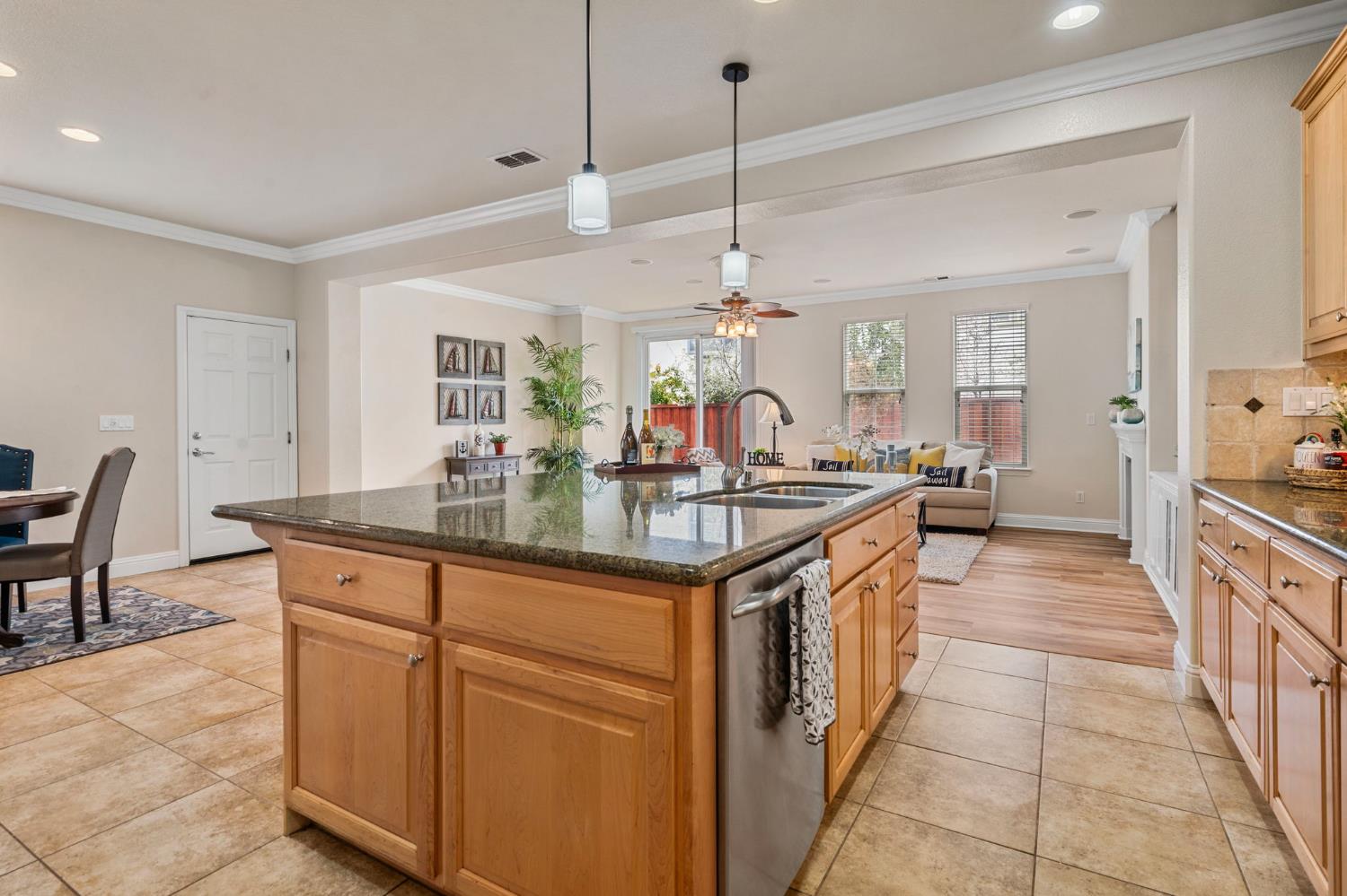 Detail Gallery Image 13 of 48 For 122 N Sierra Madre St, Tracy,  CA 95391 - 4 Beds | 3 Baths