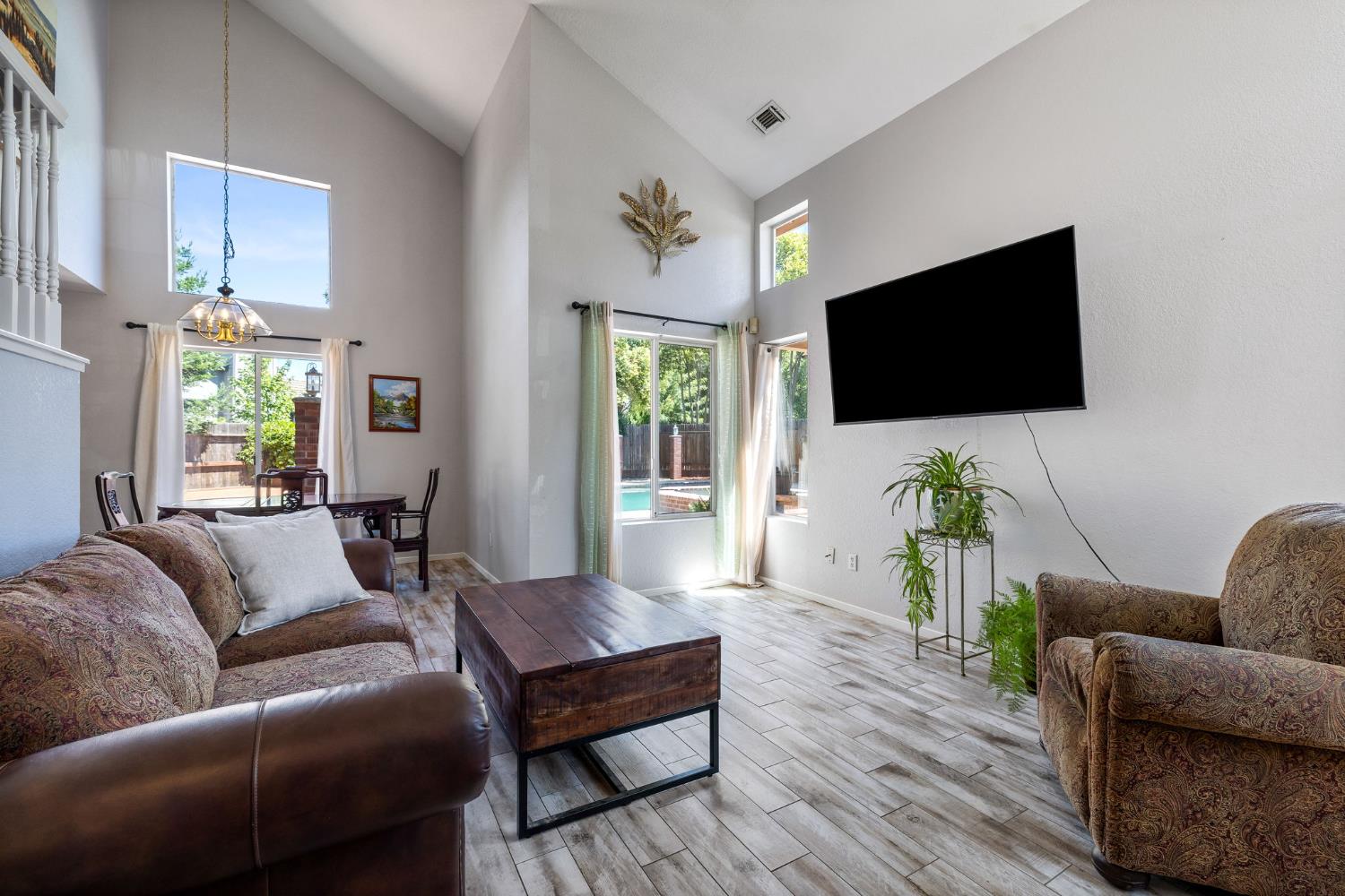 Detail Gallery Image 4 of 47 For 8347 Delta Sand, Elk Grove,  CA 95758 - 4 Beds | 2/1 Baths