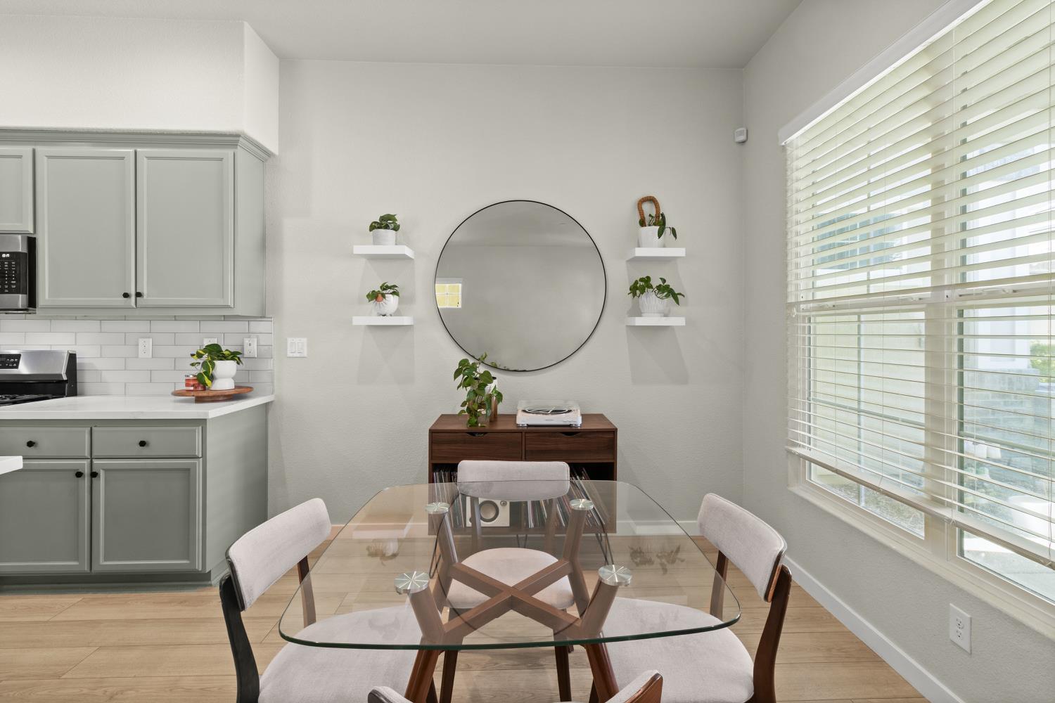 Detail Gallery Image 12 of 28 For 3286 Owl Ct, West Sacramento,  CA 95691 - 3 Beds | 2/1 Baths