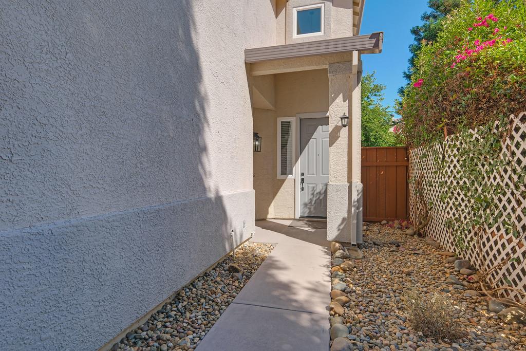 Detail Gallery Image 12 of 47 For 5512 Deepdale Way, Elk Grove,  CA 95758 - 4 Beds | 2/1 Baths