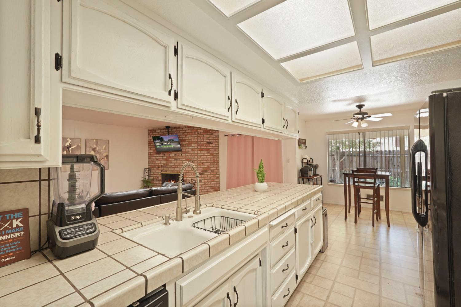 Detail Gallery Image 15 of 41 For 306 E Elise Ct, Modesto,  CA 95350 - 4 Beds | 3 Baths