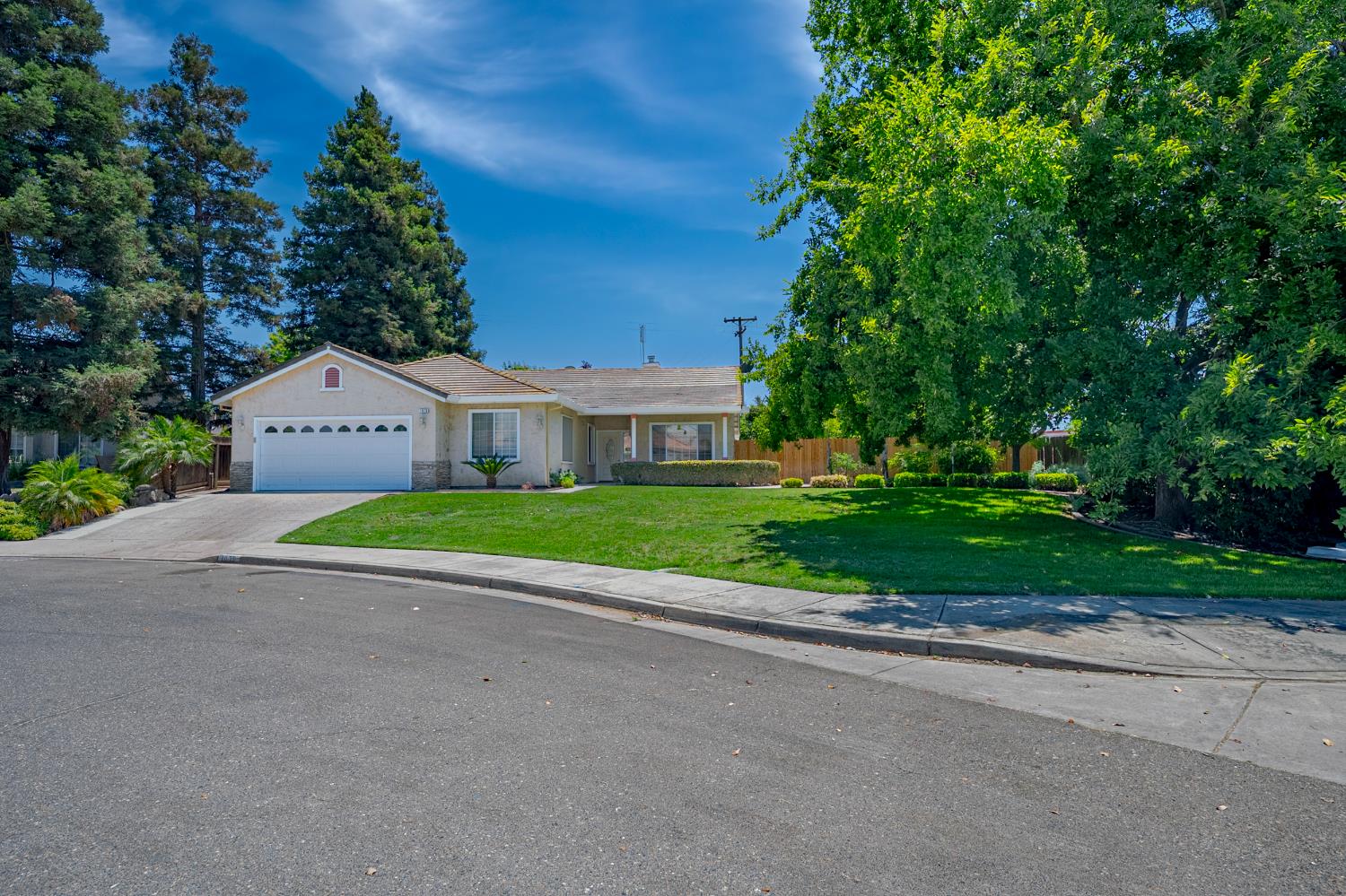 Detail Gallery Image 5 of 53 For 1079 Rosehill Dr, Chowchilla,  CA 93610 - 4 Beds | 2 Baths