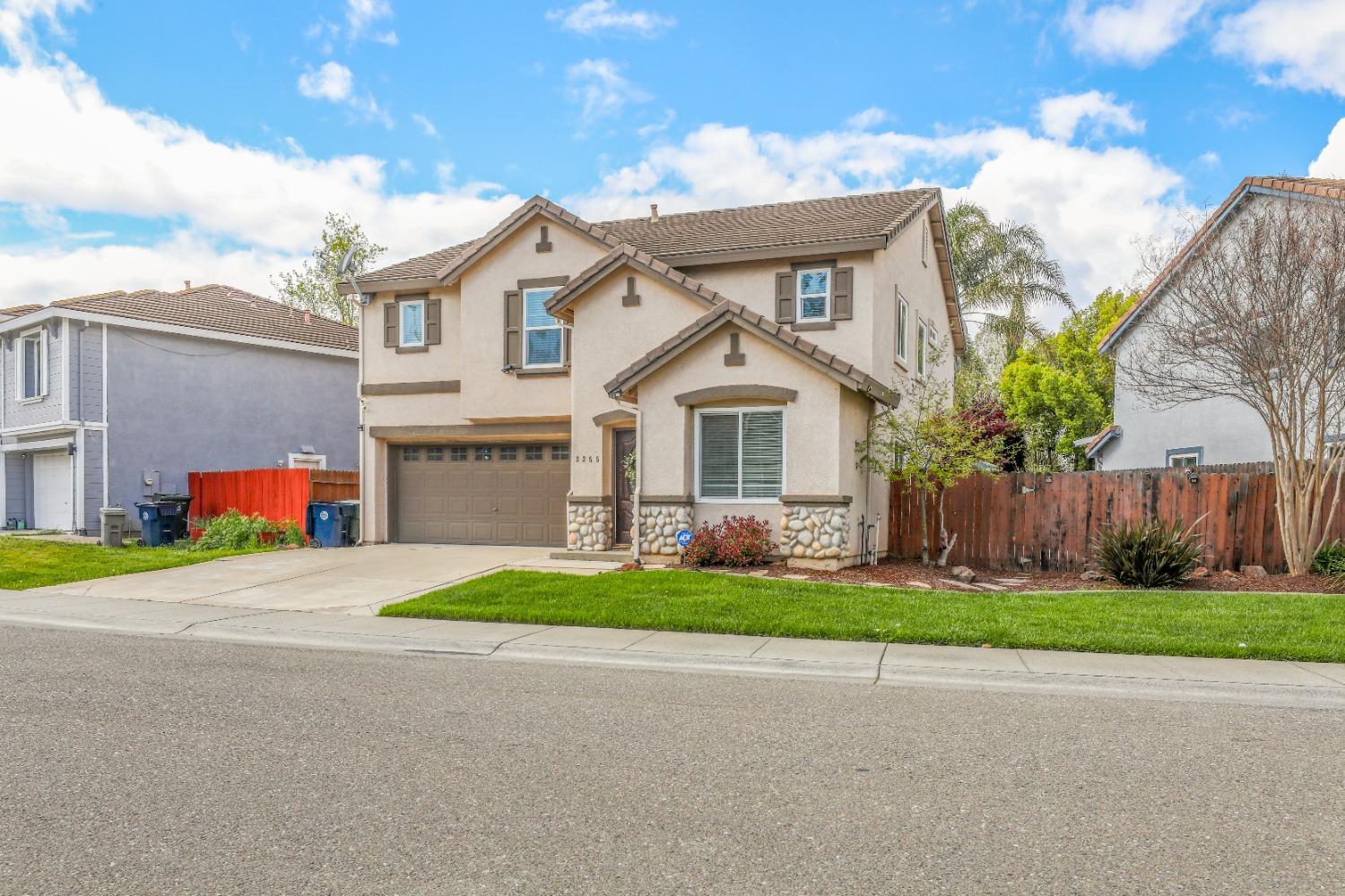 Detail Gallery Image 3 of 44 For 3355 Calla Lily Way, Sacramento,  CA 95833 - 5 Beds | 2/1 Baths