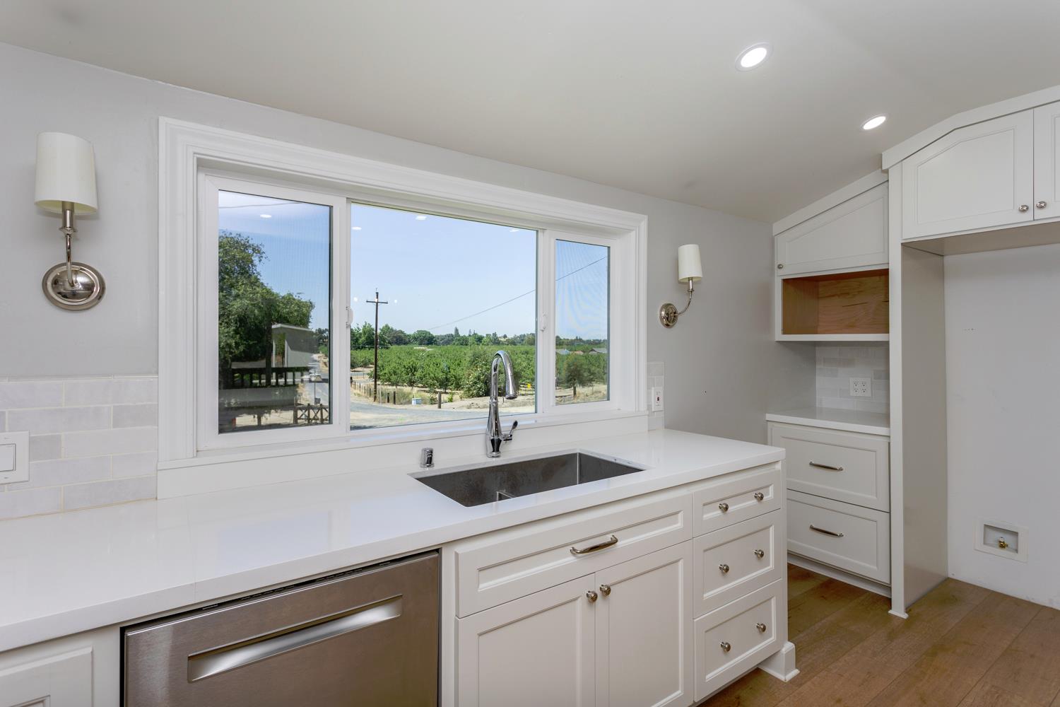 Detail Gallery Image 9 of 49 For 11012 Olive Rd, Oakdale,  CA 95361 - 3 Beds | 2 Baths