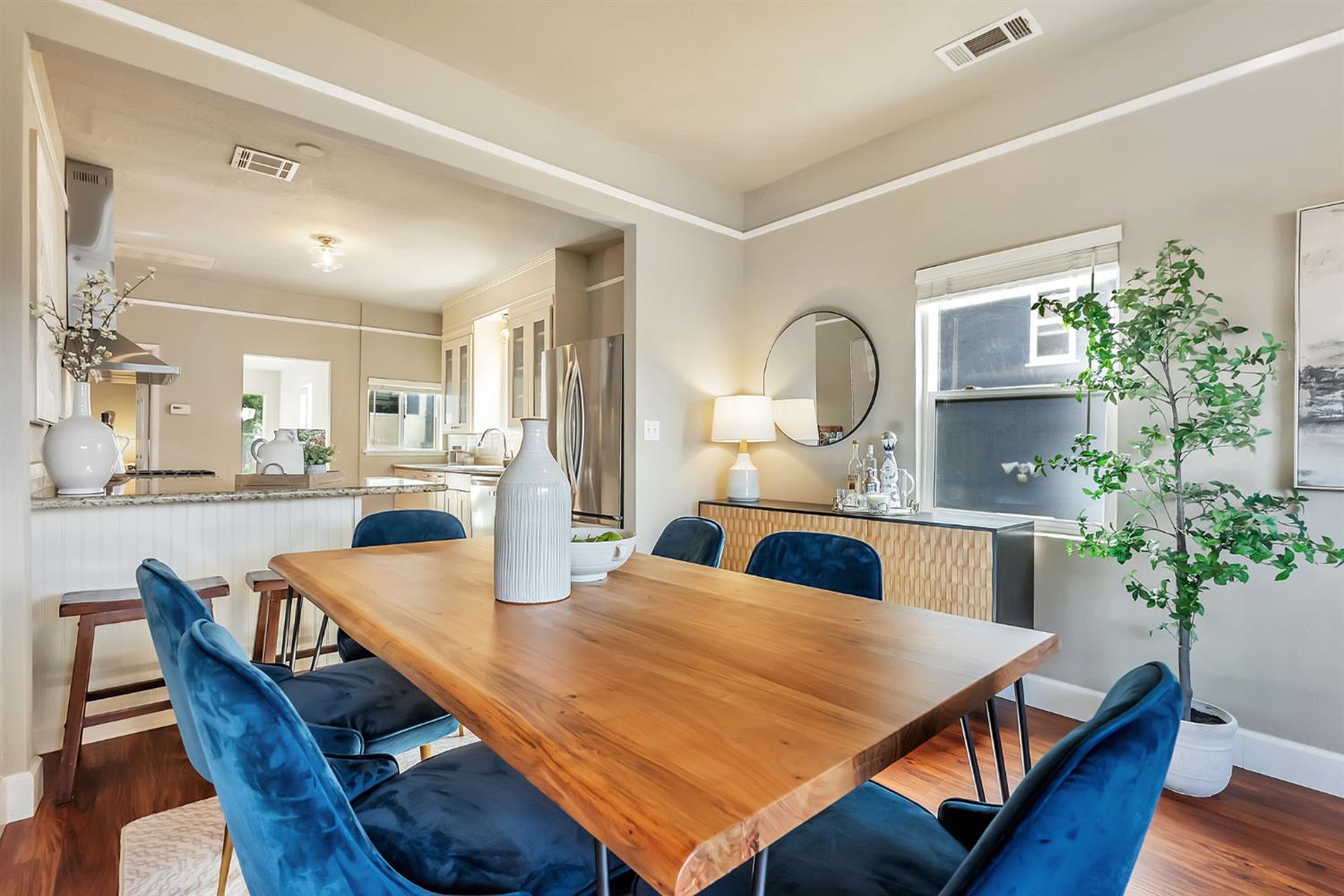 Detail Gallery Image 15 of 39 For 964 61st St, Oakland,  CA 94608 - 3 Beds | 2/1 Baths