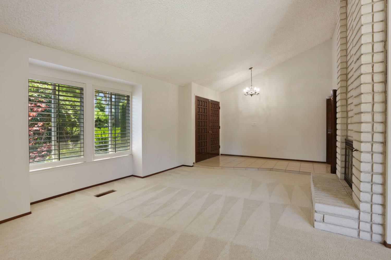 Detail Gallery Image 13 of 66 For 241 Charlemagne Way, Modesto,  CA 95350 - 4 Beds | 2 Baths