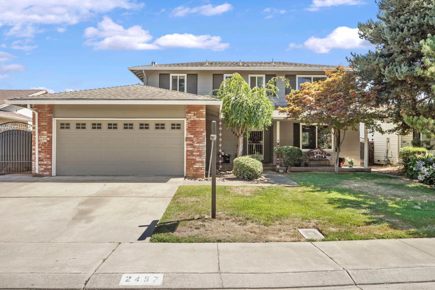 Detail Gallery Image 1 of 52 For 2457 Rockingham Cir, Lodi,  CA 95242 - 4 Beds | 2/1 Baths
