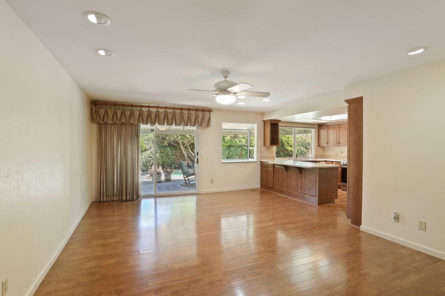 Detail Gallery Image 25 of 66 For 241 Charlemagne Way, Modesto,  CA 95350 - 4 Beds | 2 Baths