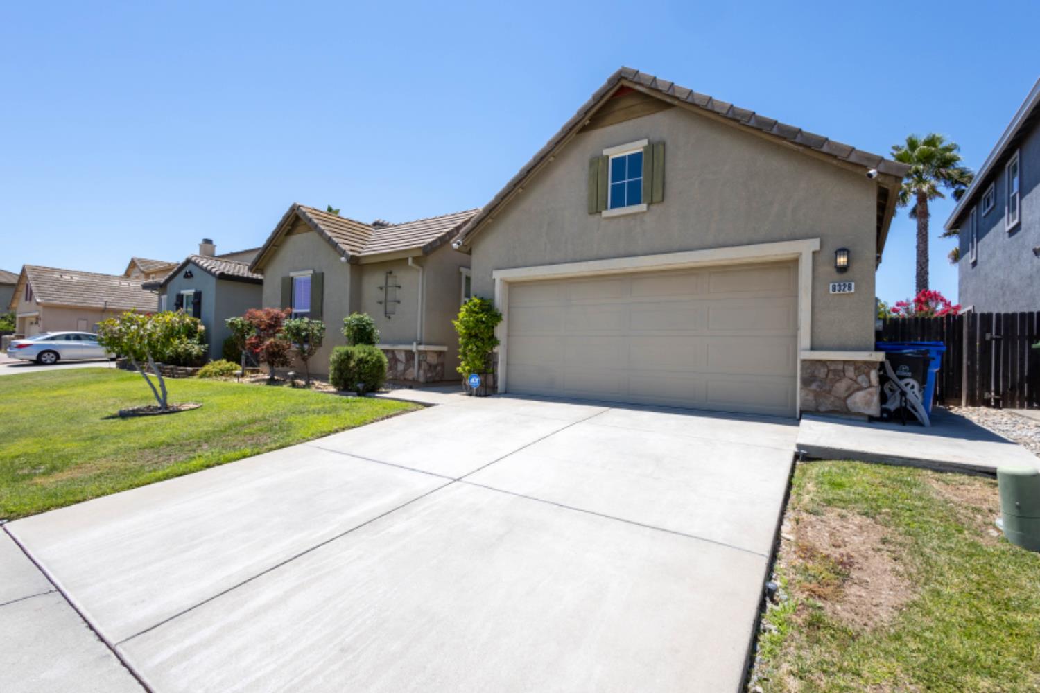 Detail Gallery Image 3 of 34 For 8328 Dandelion Dr, Elk Grove,  CA 95624 - 4 Beds | 2 Baths