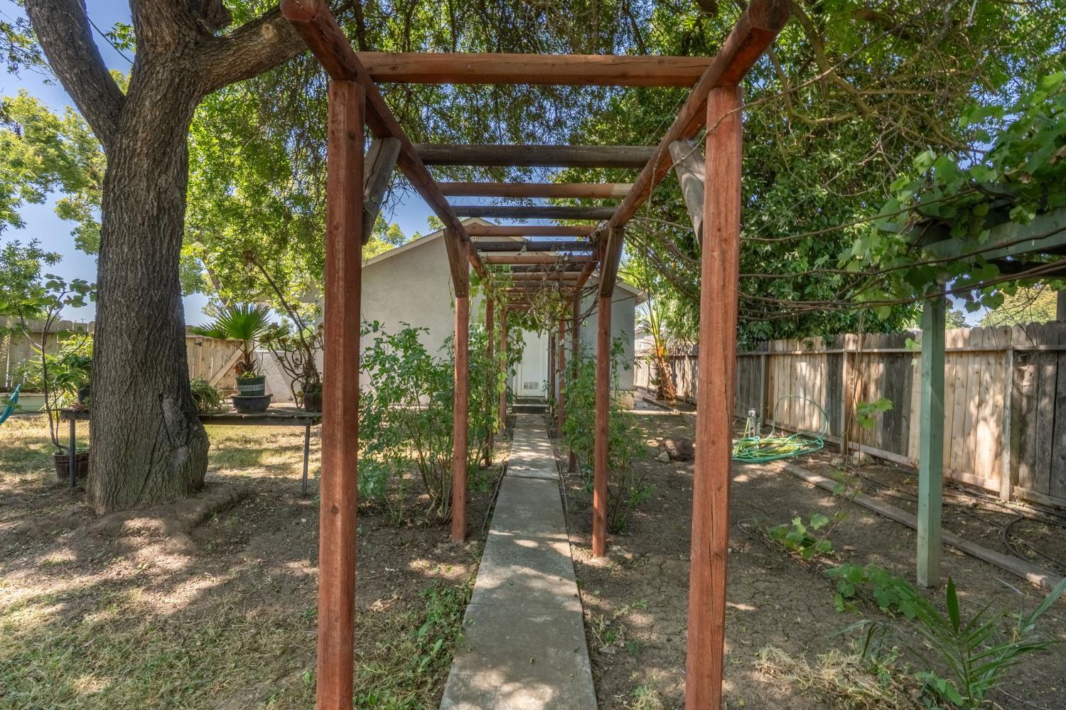 Detail Gallery Image 26 of 29 For 2107 S St, Merced,  CA 95340 - 3 Beds | 2 Baths