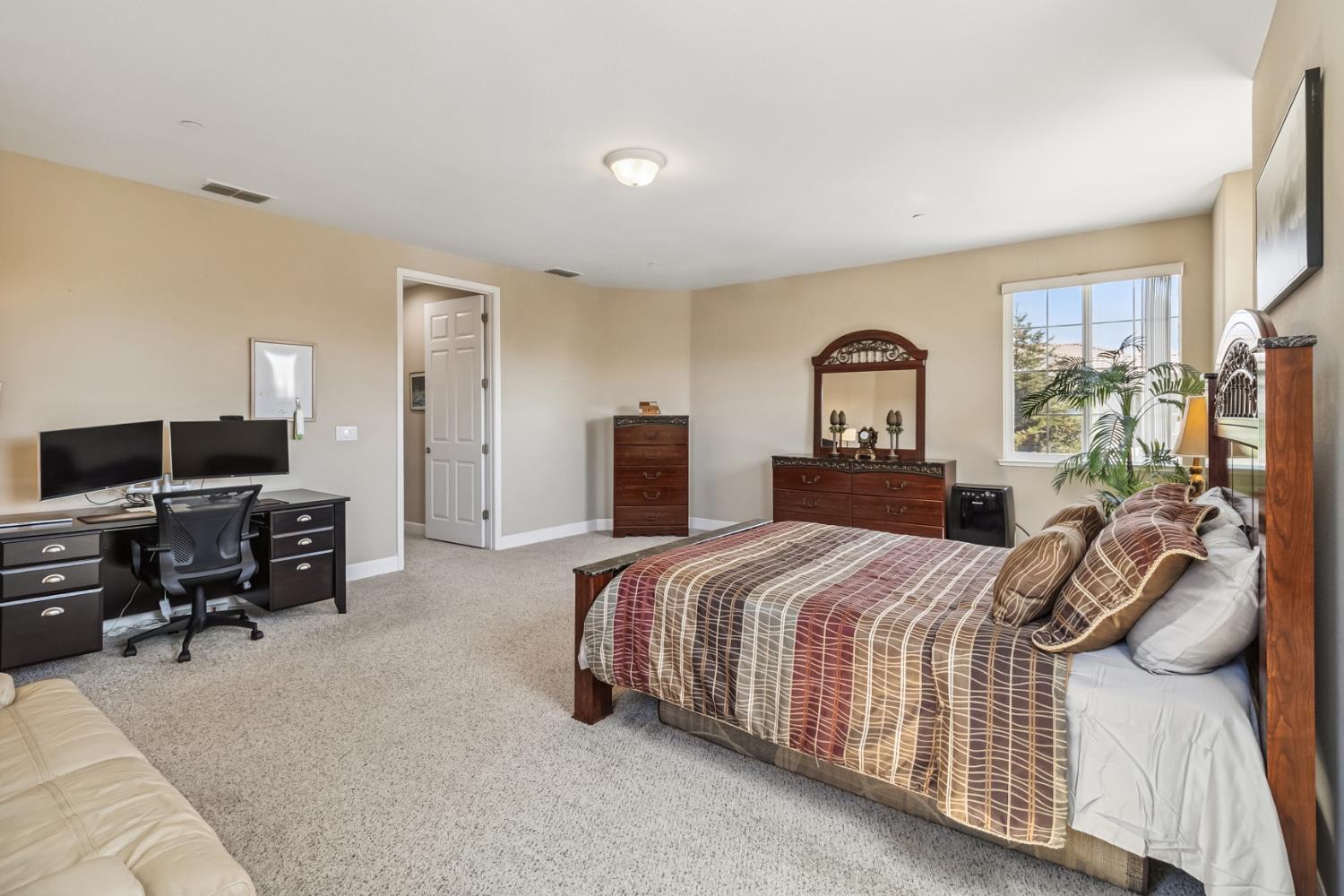 Detail Gallery Image 32 of 72 For 18400 Mandarin St, Woodland,  CA 95695 - 5 Beds | 4 Baths
