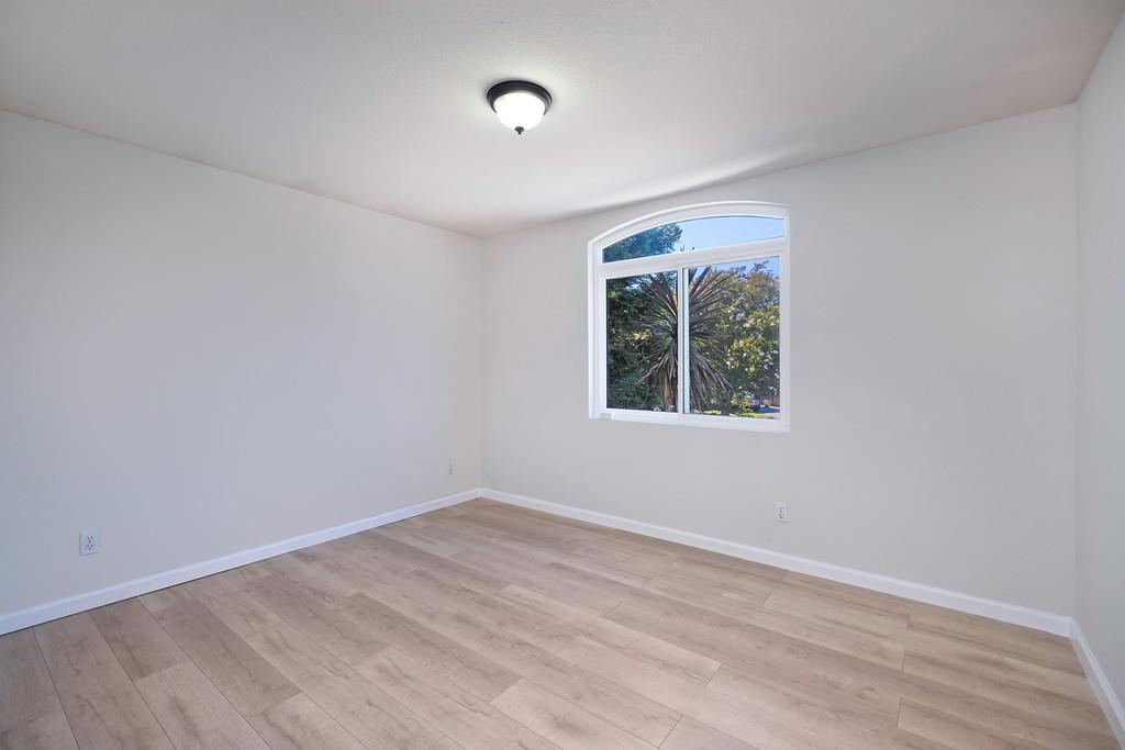 Detail Gallery Image 41 of 47 For 5512 Deepdale Way, Elk Grove,  CA 95758 - 4 Beds | 2/1 Baths