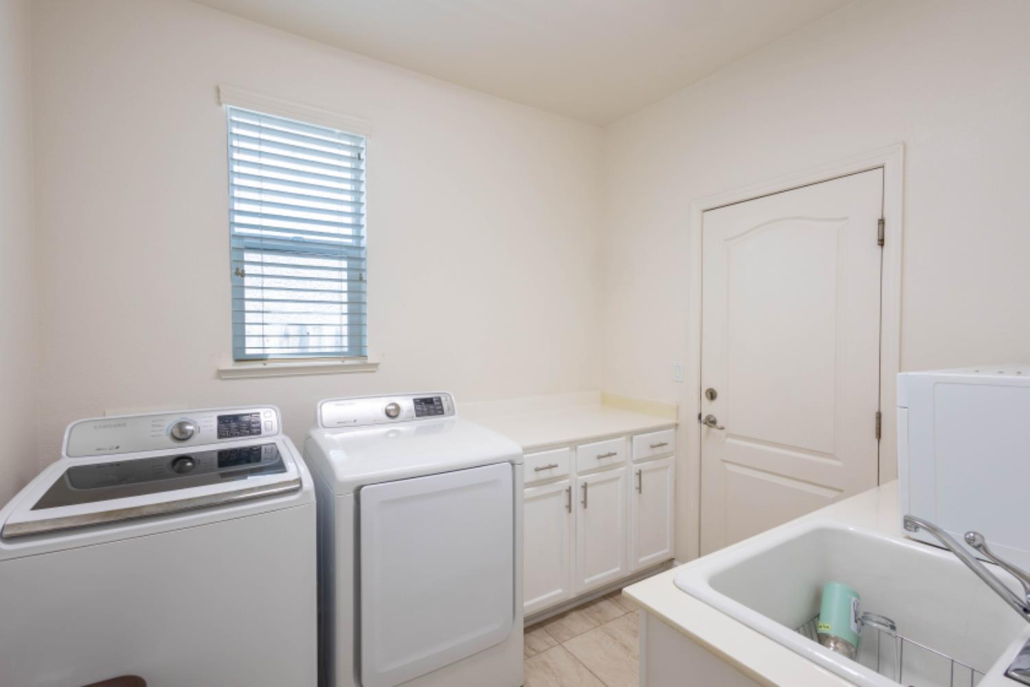 Detail Gallery Image 23 of 34 For 8328 Dandelion Dr, Elk Grove,  CA 95624 - 4 Beds | 2 Baths
