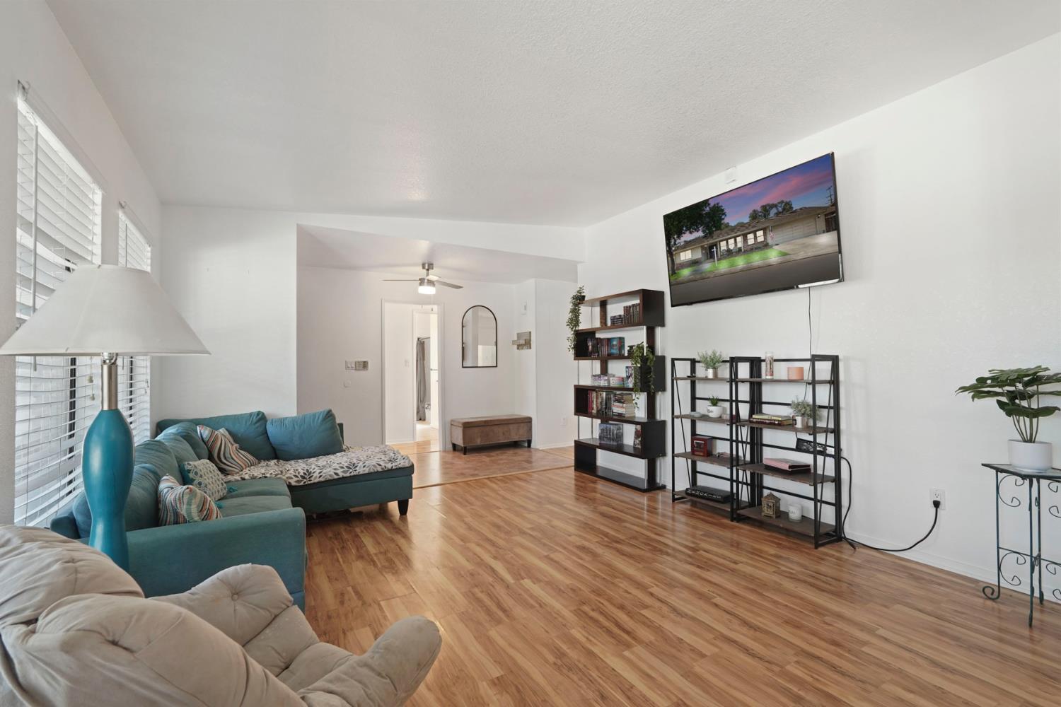 Detail Gallery Image 8 of 41 For 306 E Elise Ct, Modesto,  CA 95350 - 4 Beds | 3 Baths