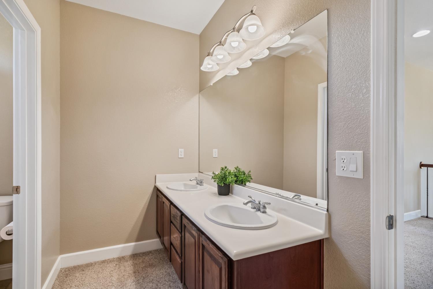 Detail Gallery Image 35 of 72 For 18400 Mandarin St, Woodland,  CA 95695 - 5 Beds | 4 Baths