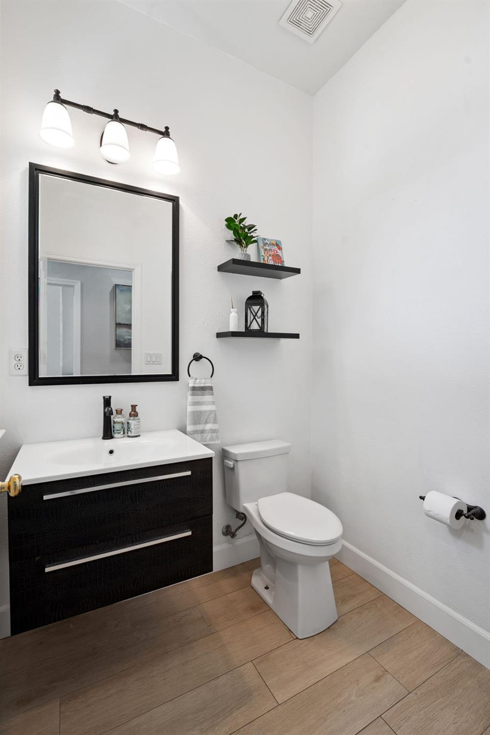 Detail Gallery Image 33 of 60 For 5054 Stroman Ln, Sacramento,  CA 95835 - 3 Beds | 2/1 Baths