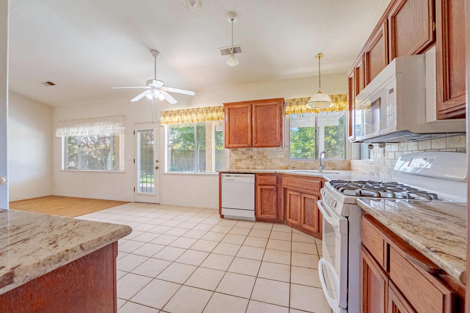 Detail Gallery Image 24 of 53 For 1079 Rosehill Dr, Chowchilla,  CA 93610 - 4 Beds | 2 Baths