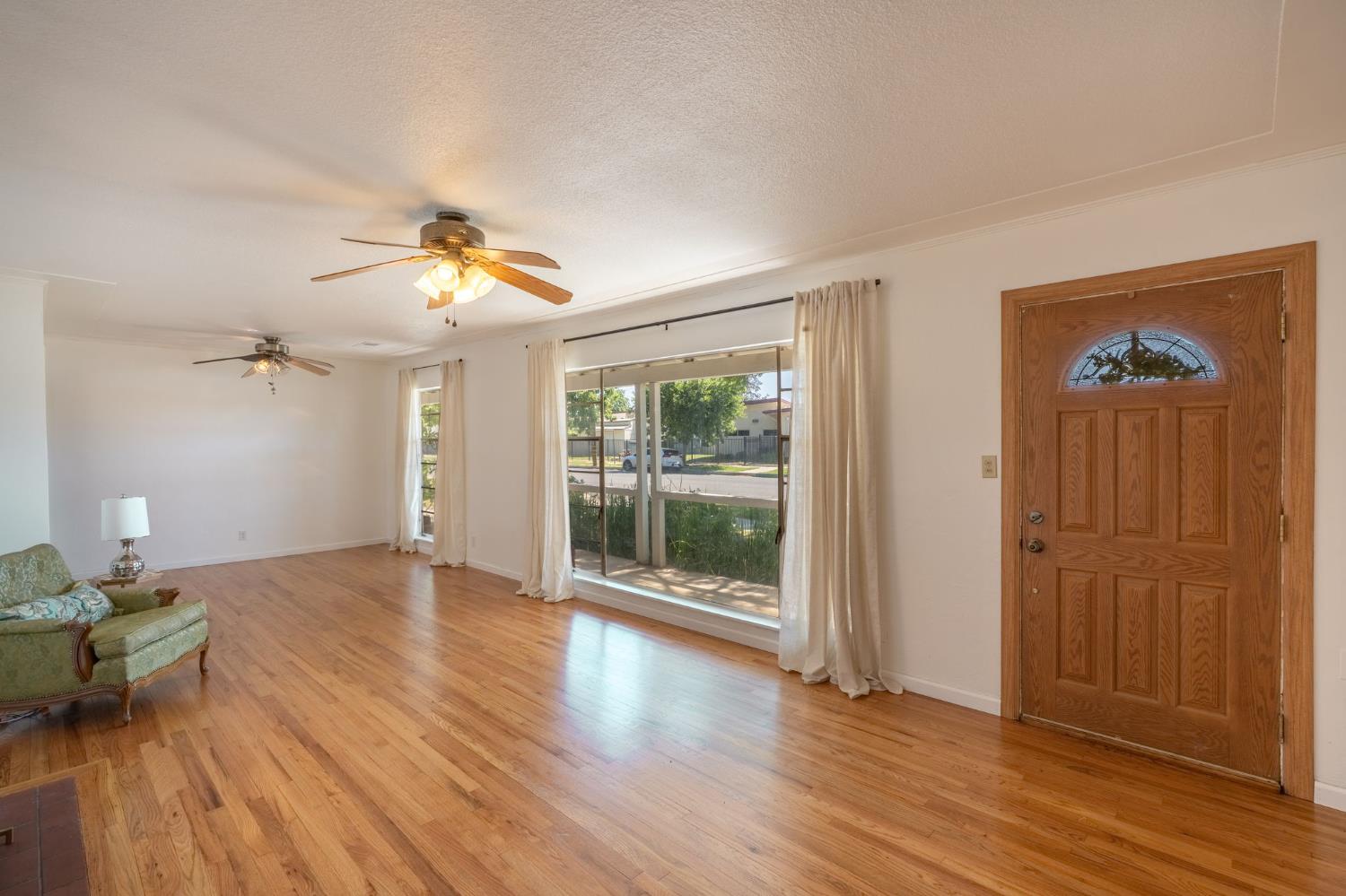 Detail Gallery Image 8 of 29 For 2107 S St, Merced,  CA 95340 - 3 Beds | 2 Baths