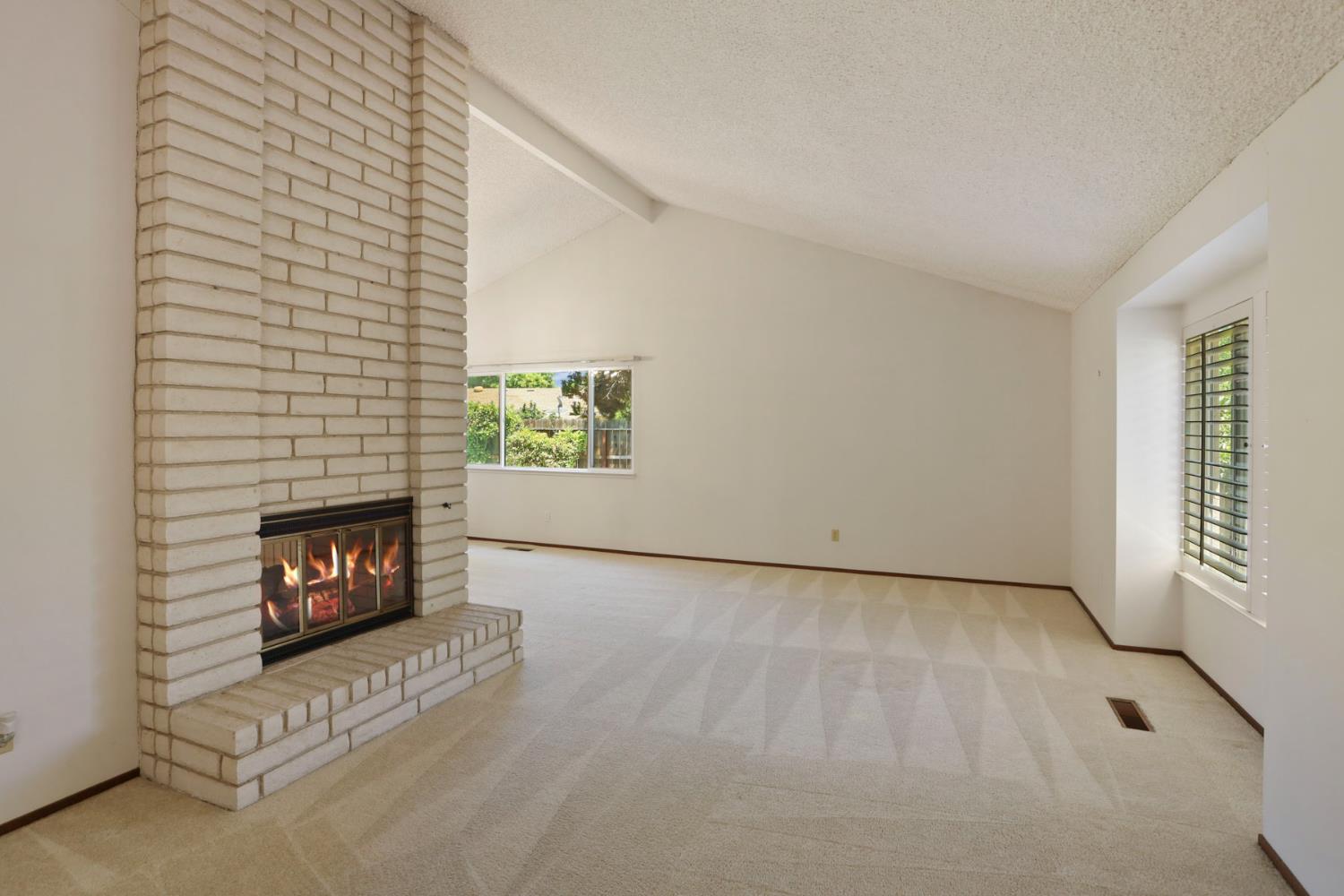 Detail Gallery Image 10 of 66 For 241 Charlemagne Way, Modesto,  CA 95350 - 4 Beds | 2 Baths