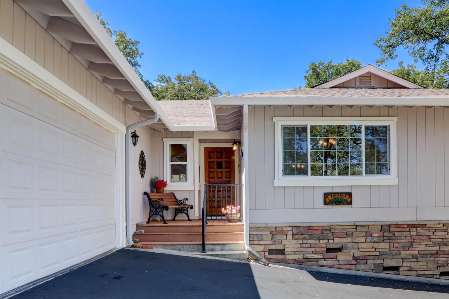 Detail Gallery Image 2 of 67 For 19009 Swallow Way, Penn Valley,  CA 95946 - 3 Beds | 2 Baths