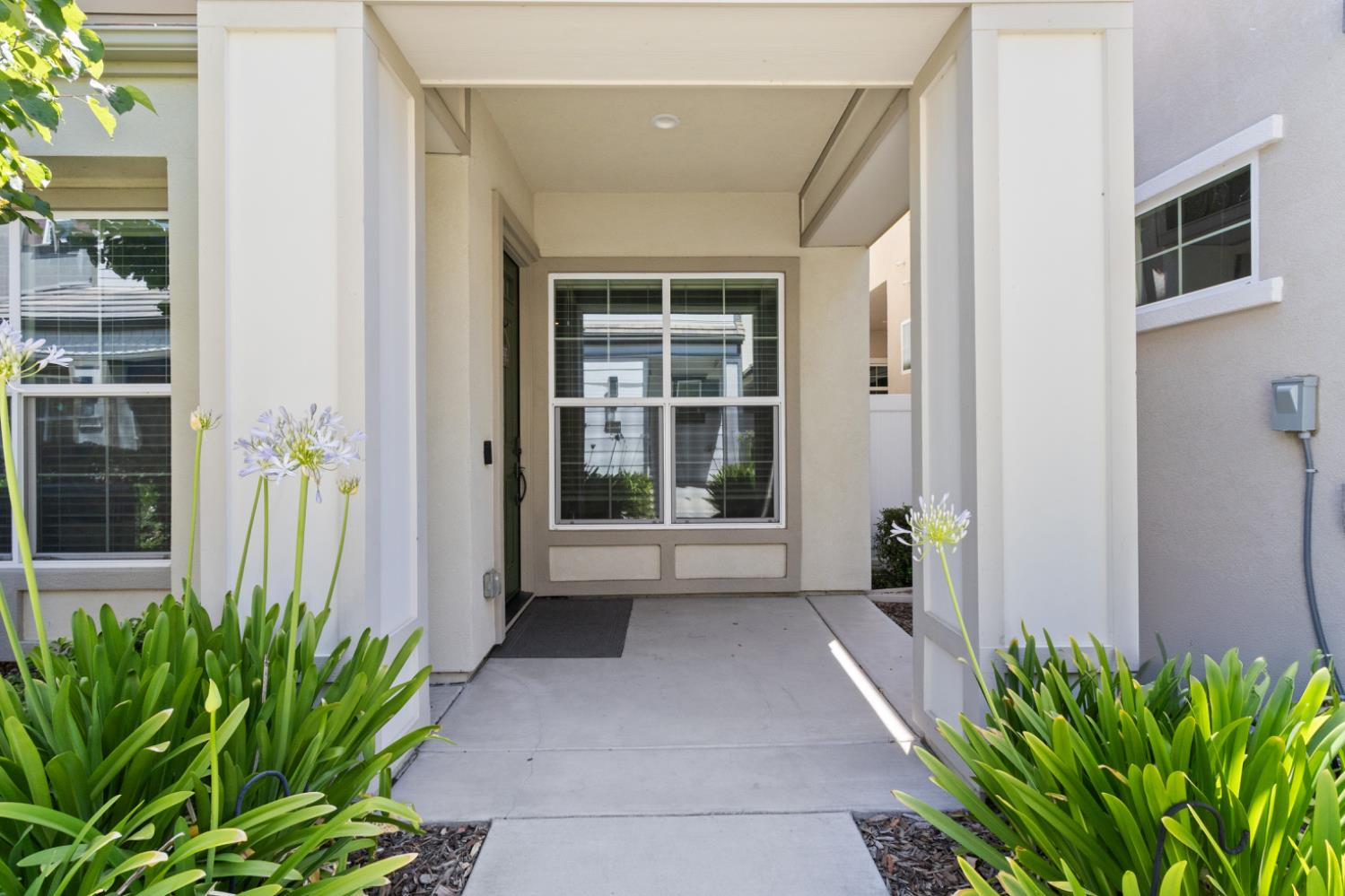 Detail Gallery Image 4 of 28 For 3286 Owl Ct, West Sacramento,  CA 95691 - 3 Beds | 2/1 Baths