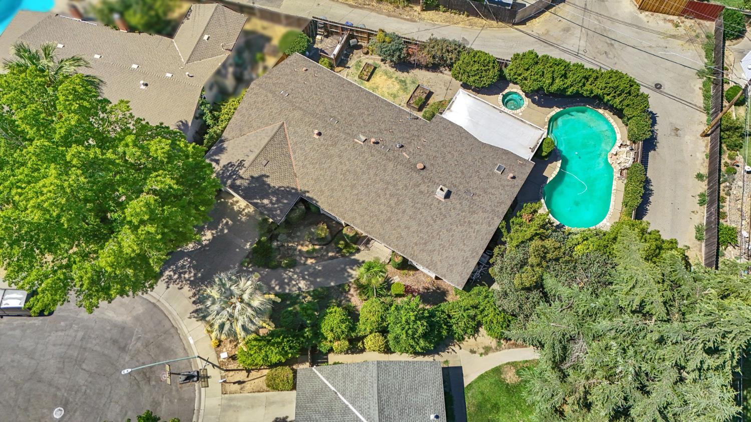 Detail Gallery Image 4 of 66 For 241 Charlemagne Way, Modesto,  CA 95350 - 4 Beds | 2 Baths