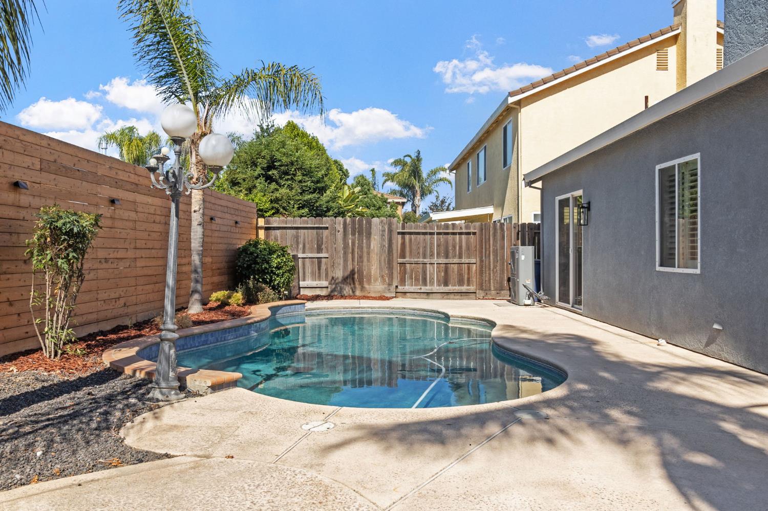 Detail Gallery Image 2 of 32 For 1400 Villette Ct, Modesto,  CA 95356 - 4 Beds | 3 Baths