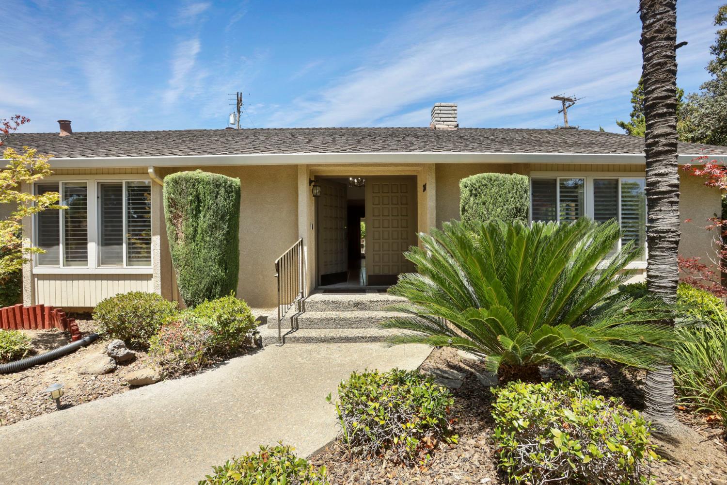 Detail Gallery Image 8 of 66 For 241 Charlemagne Way, Modesto,  CA 95350 - 4 Beds | 2 Baths
