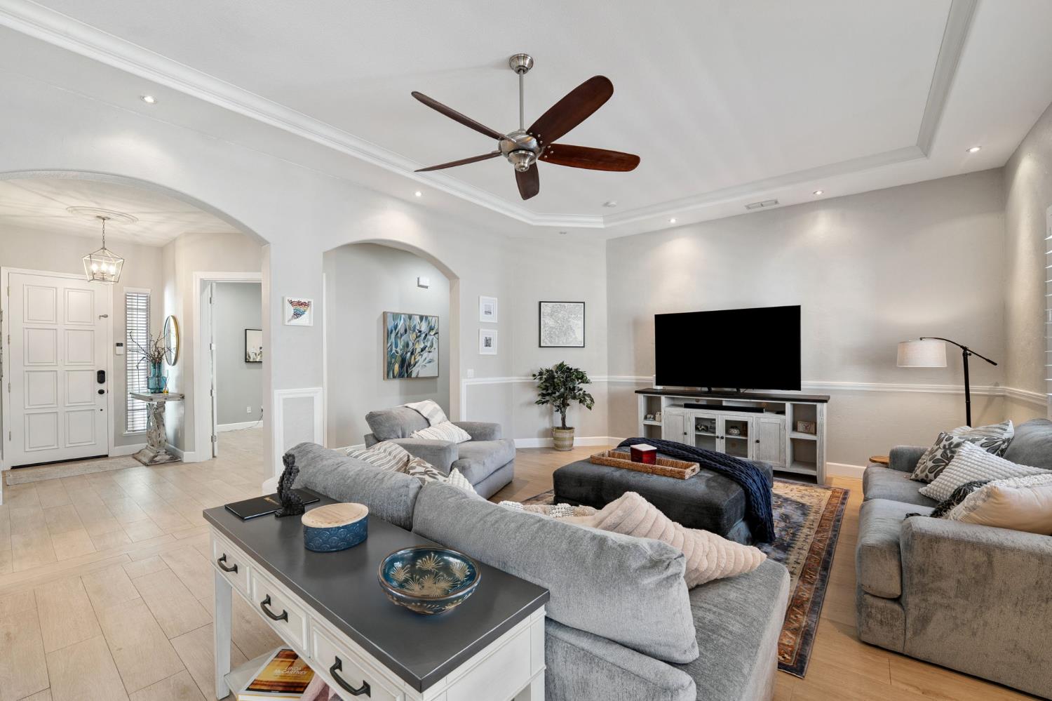 Detail Gallery Image 8 of 60 For 5054 Stroman Ln, Sacramento,  CA 95835 - 3 Beds | 2/1 Baths