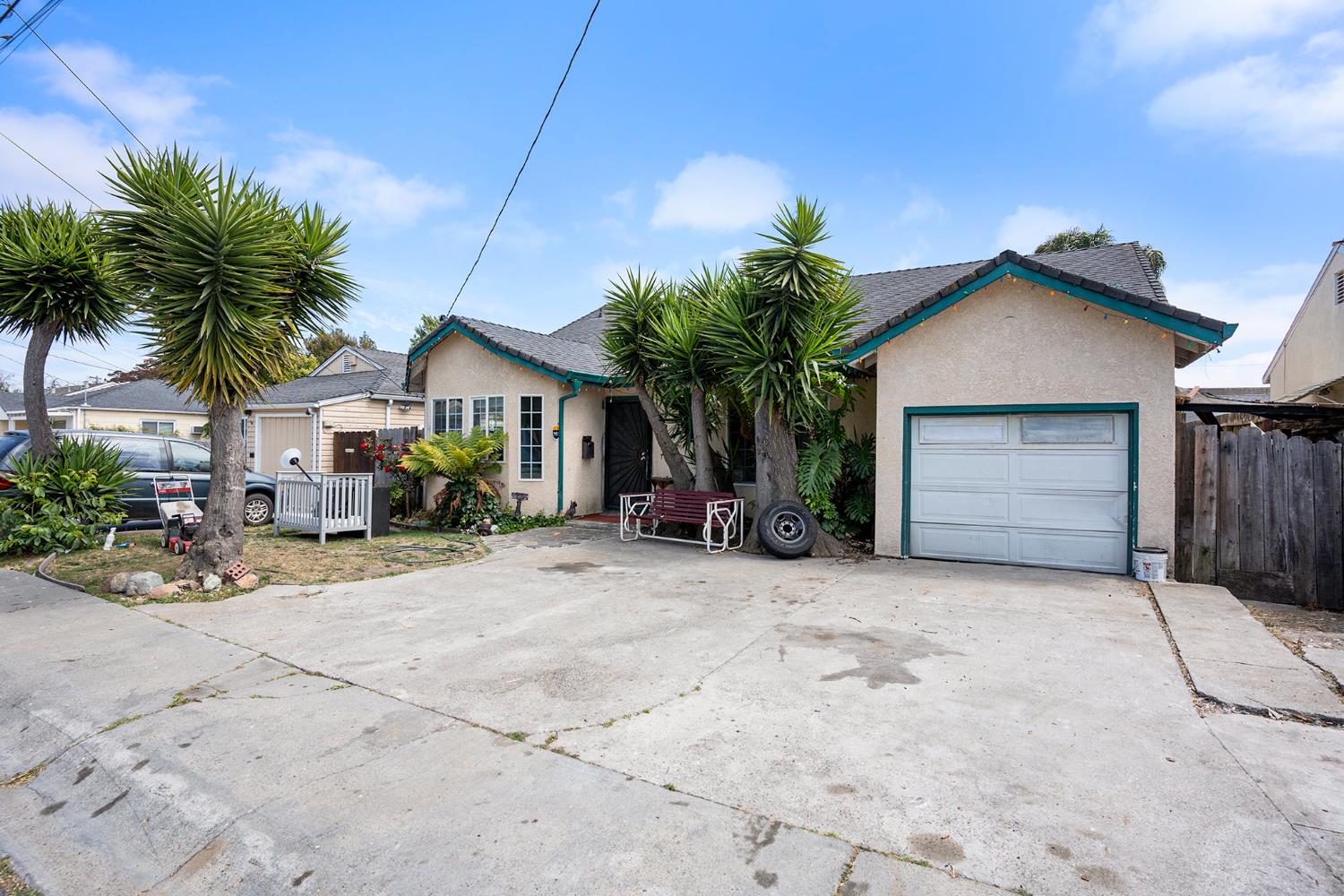 Detail Gallery Image 2 of 15 For 3611 Pine St, Castro Valley,  CA 94546 - 2 Beds | 2 Baths
