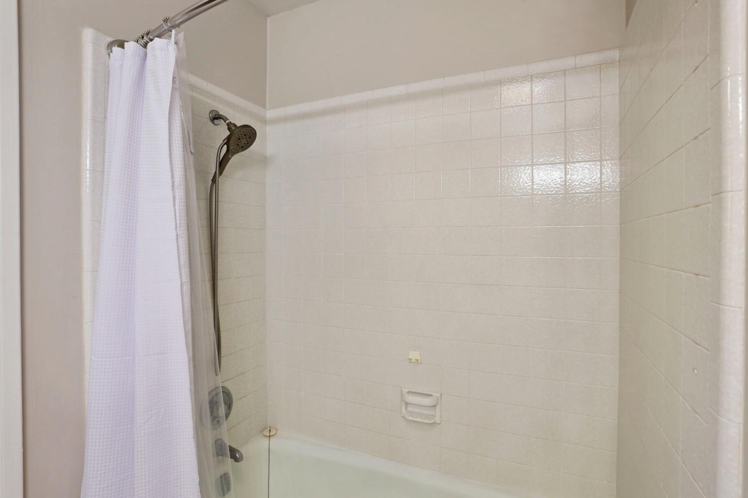 Detail Gallery Image 28 of 66 For 241 Charlemagne Way, Modesto,  CA 95350 - 4 Beds | 2 Baths