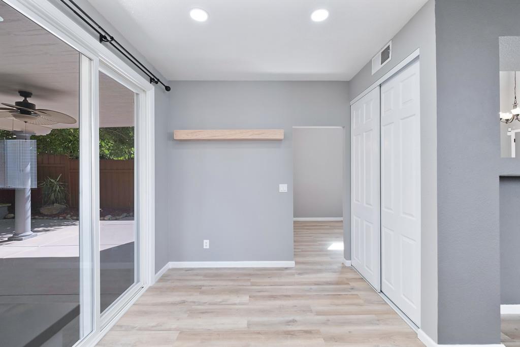 Detail Gallery Image 24 of 47 For 5512 Deepdale Way, Elk Grove,  CA 95758 - 4 Beds | 2/1 Baths