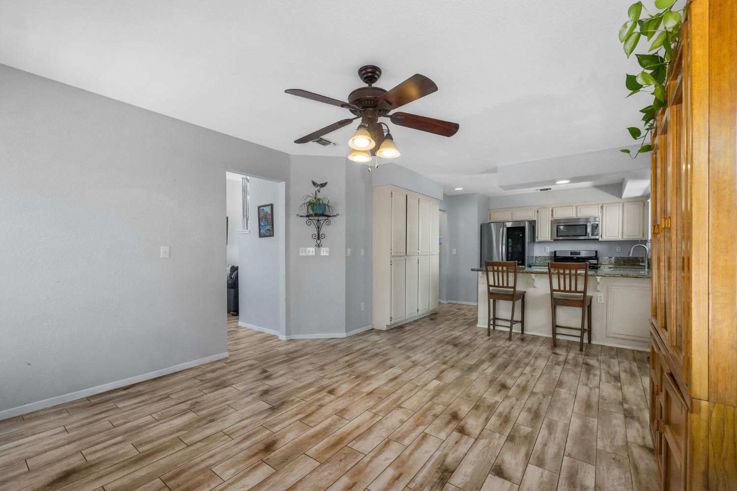 Detail Gallery Image 11 of 47 For 8347 Delta Sand, Elk Grove,  CA 95758 - 4 Beds | 2/1 Baths