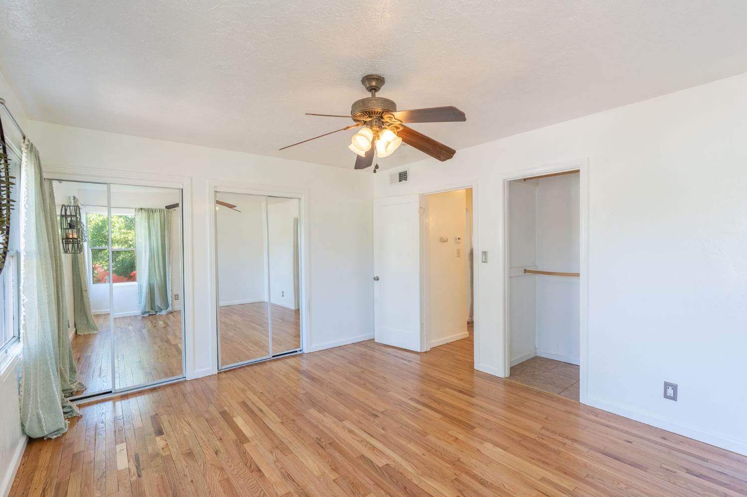 Detail Gallery Image 13 of 29 For 2107 S St, Merced,  CA 95340 - 3 Beds | 2 Baths