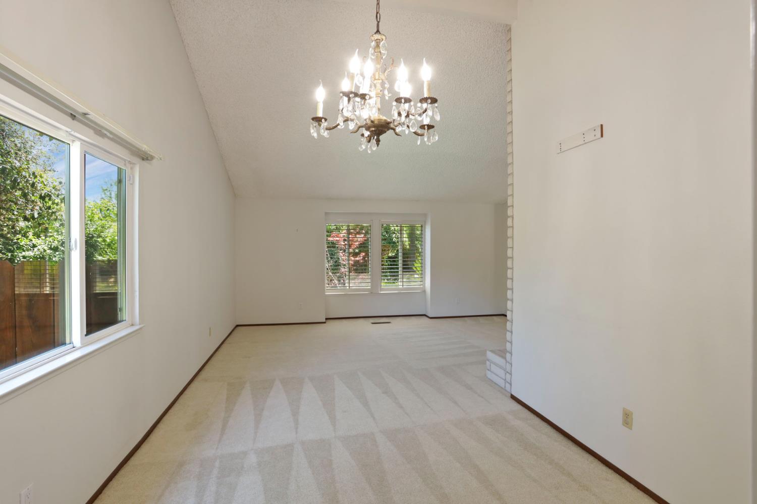 Detail Gallery Image 15 of 66 For 241 Charlemagne Way, Modesto,  CA 95350 - 4 Beds | 2 Baths