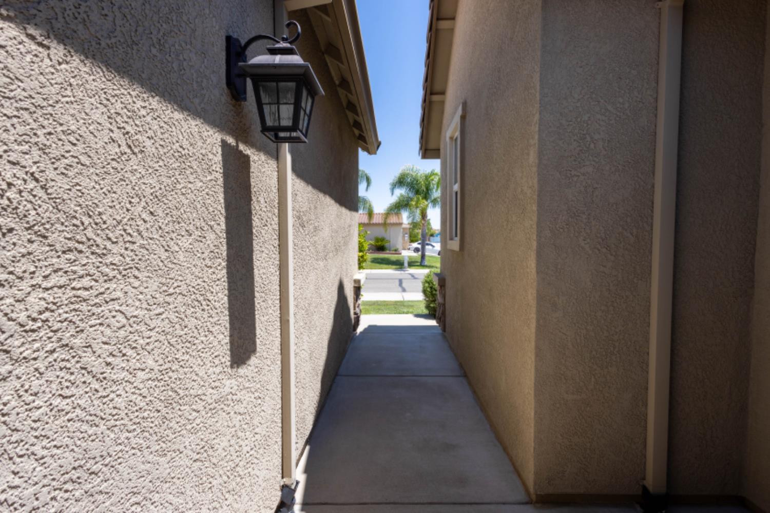 Detail Gallery Image 5 of 34 For 8328 Dandelion Dr, Elk Grove,  CA 95624 - 4 Beds | 2 Baths