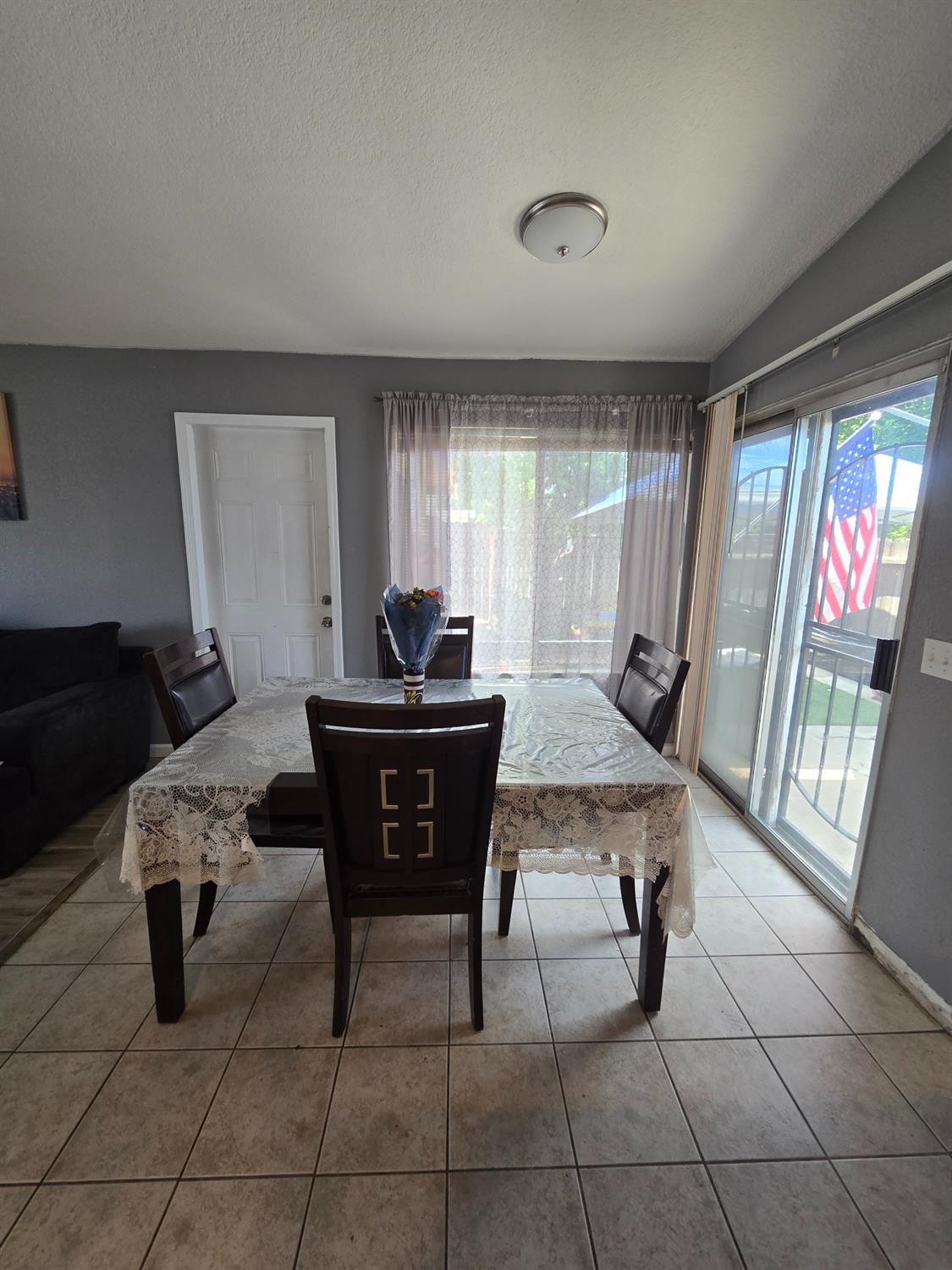 Detail Gallery Image 10 of 39 For 4631 Country Scene Way, Sacramento,  CA 95823 - 3 Beds | 2 Baths