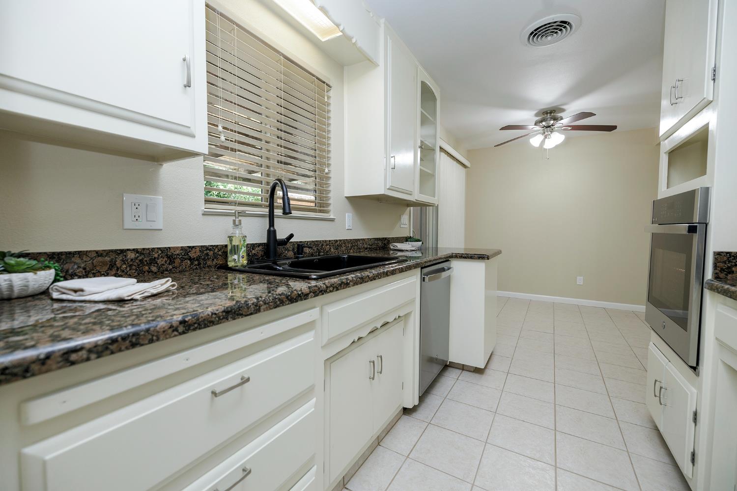 Detail Gallery Image 10 of 26 For 215 Floyd Ave #7,  Modesto,  CA 95350 - 1 Beds | 1 Baths