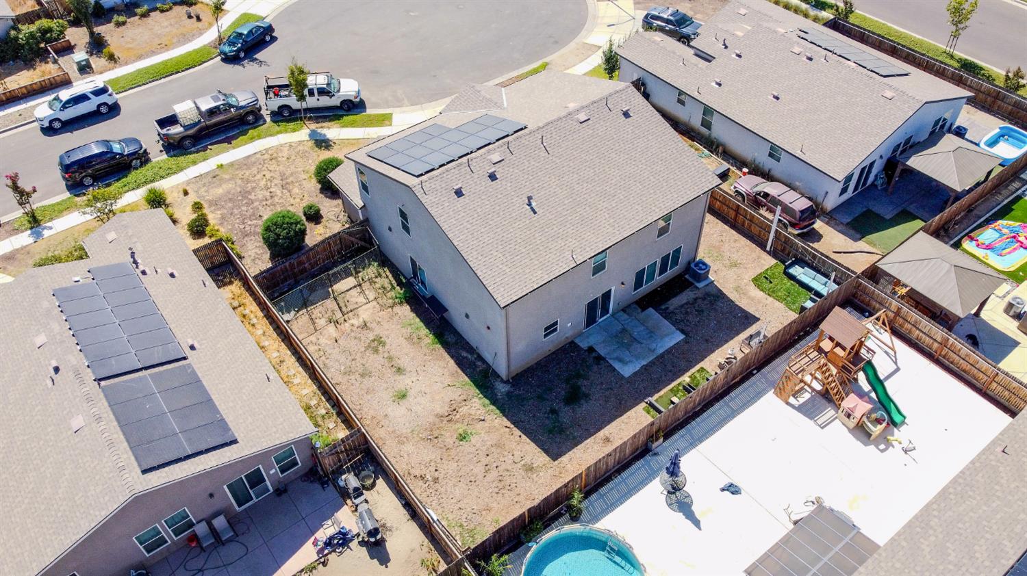Detail Gallery Image 2 of 21 For 1775 Tomaso Ct, Los Banos,  CA 93635 - 5 Beds | 3 Baths