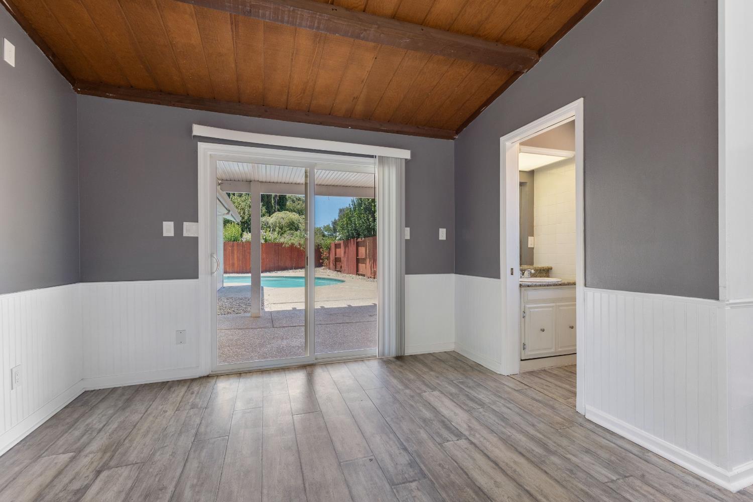 Detail Gallery Image 11 of 40 For 2537 Warrego Way, Sacramento,  CA 95826 - 4 Beds | 2/1 Baths